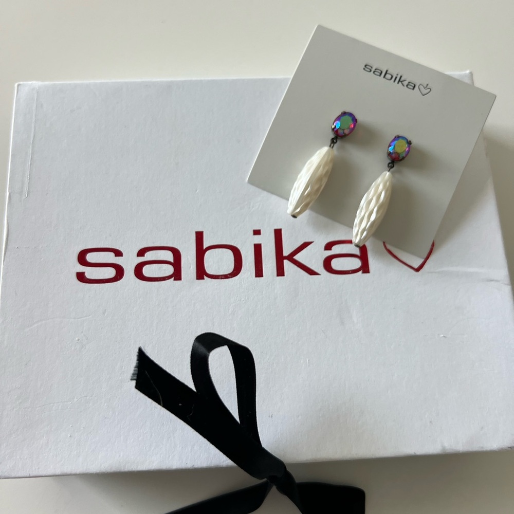 Sabika drop earrings